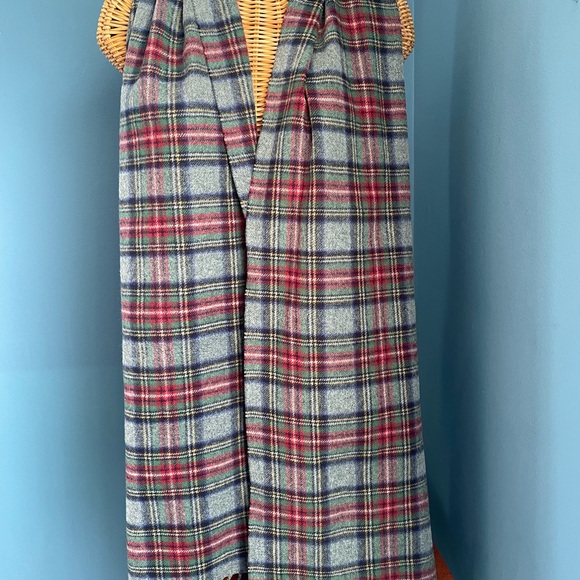 Abercrombie & Fitch Wool Blend Classic Plaid Scarf Grey Red Green Blue Fringe - Picture 3 of 6